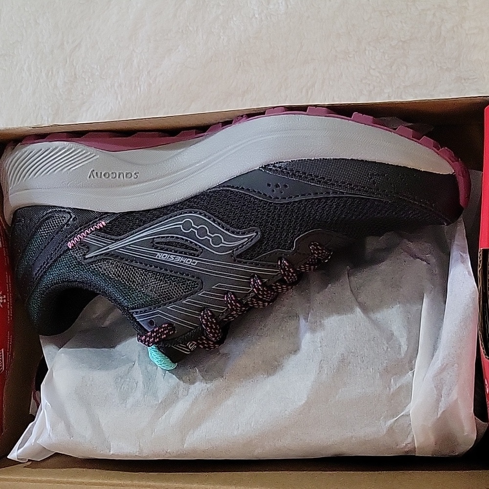 SAUCONY BRAND NEW WOMEN'S RUNNERS SIZE 6 WIDE - Picture 10 of 11